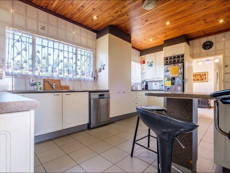 Best location in Brackenhurst! - Photo 7