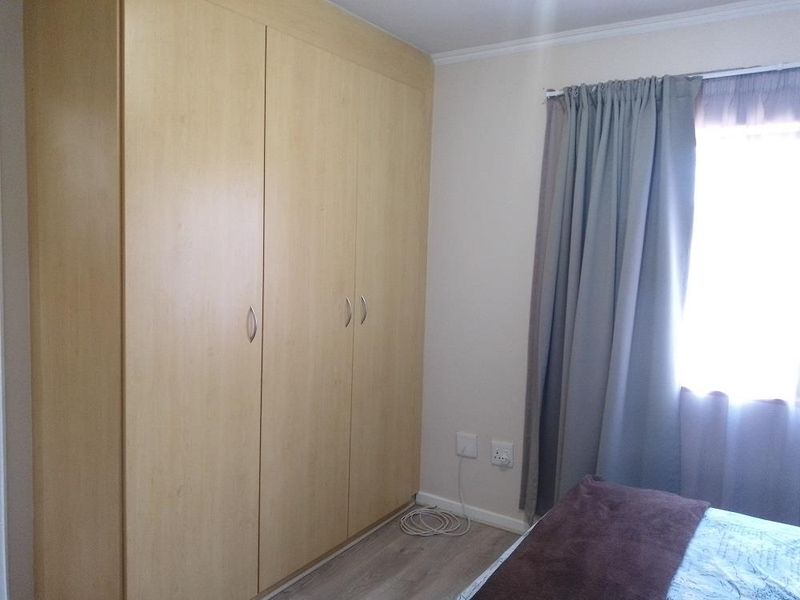 Stunning Sunninghill Duplex: Light-Filled & Priced to Sell! - Photo 9