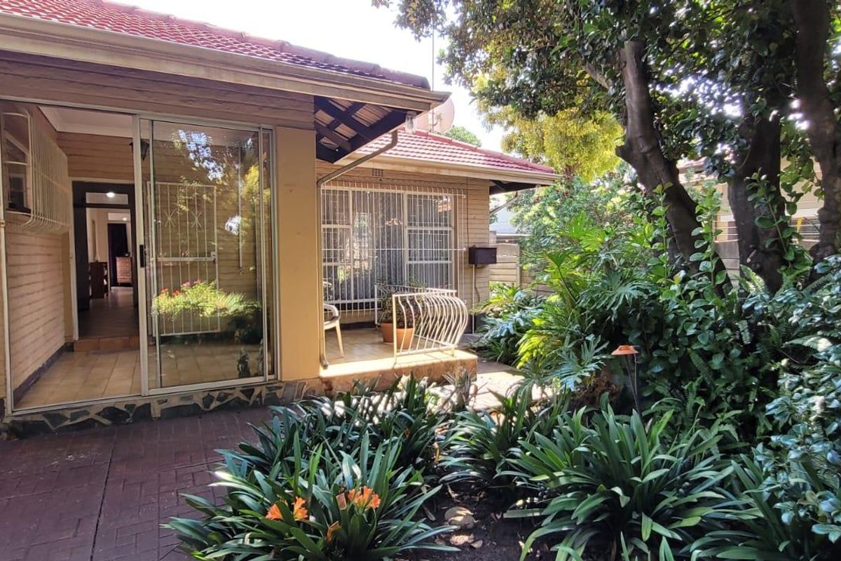 Dual-Living Potential in Randhart - Photo 2