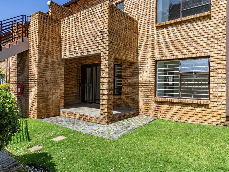 2 Bedroom Townhouse to Rent in Blackheath - Photo 4