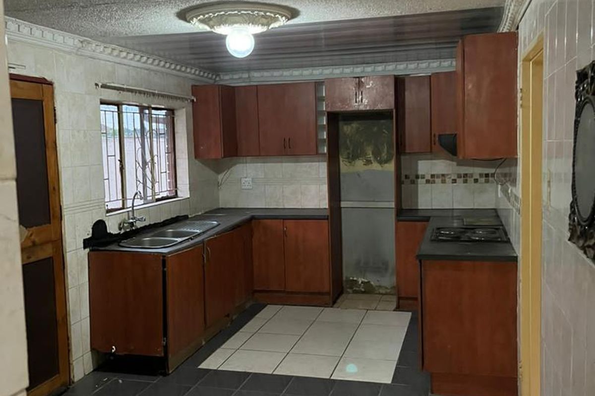 3 bedrooms house for sale in Soshanguve D D - Photo 4