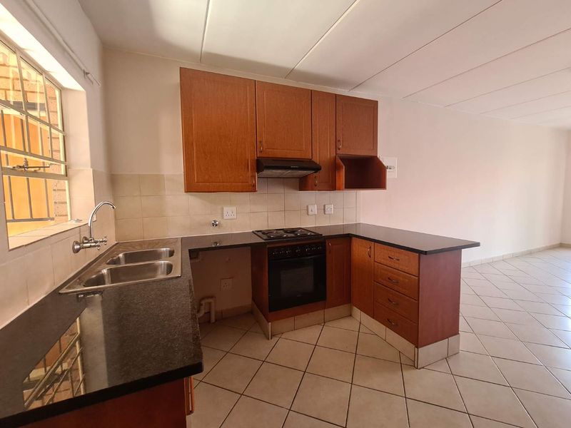 Loadshedding free area - A perfect lock up and go! - Photo 8