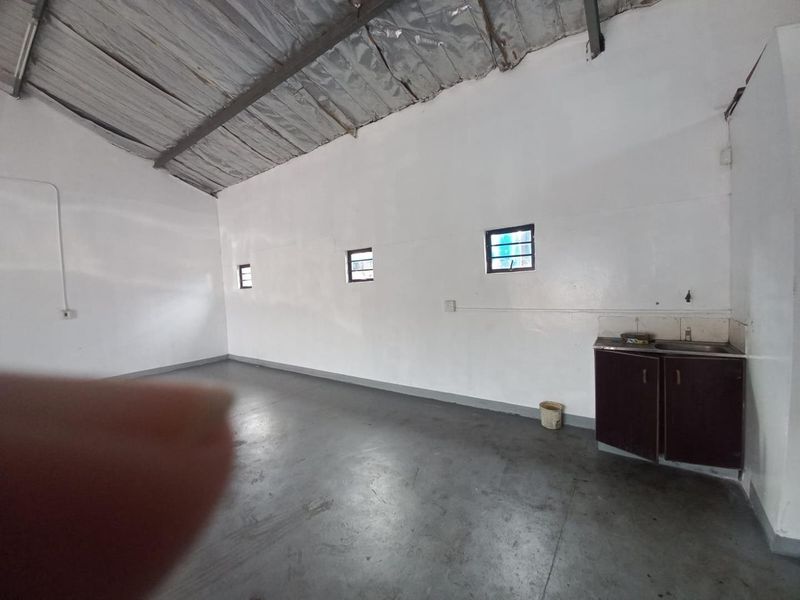 Position your business for success in this well-equipped industrial complex, designed to meet the demands of modern operations. - Photo 5