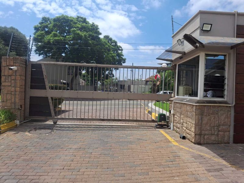 A BEAUTIFUL TWO BEDROOM SIMPLEX - Photo 3