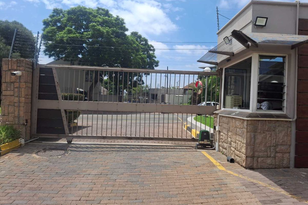 A BEAUTIFUL TWO BEDROOM SIMPLEX - Photo 3