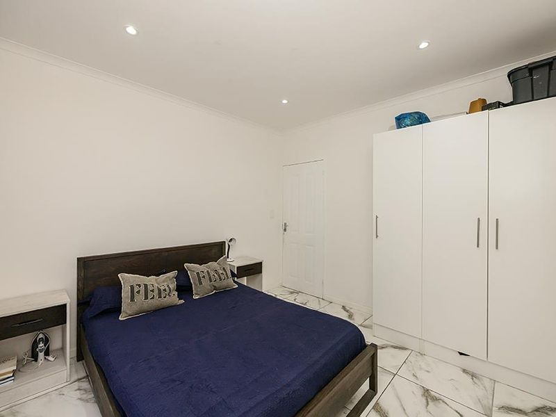 Modern 2 Bedroom Home - Photo 10