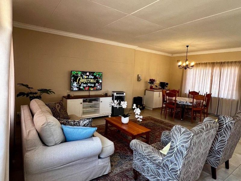 Newly renovated - Photo 8