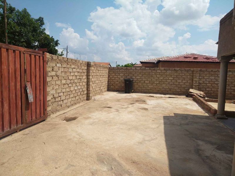 3 bedrooms house for sale in Soshanguve X - Photo 8