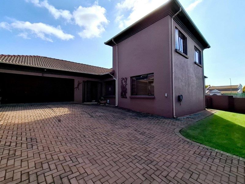 Time to Buy? Family home in Aerorand available.... - Photo 1