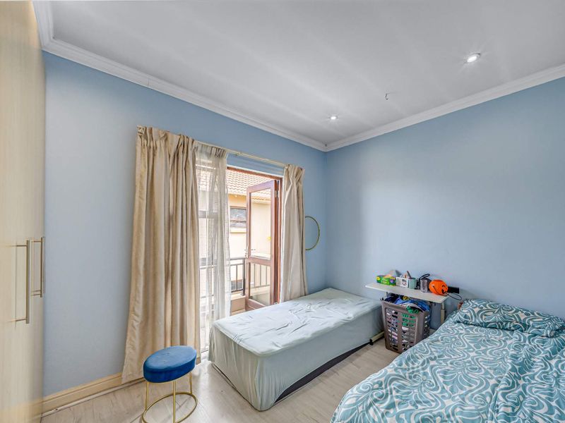 Charming Home in Secure Estate - Photo 7