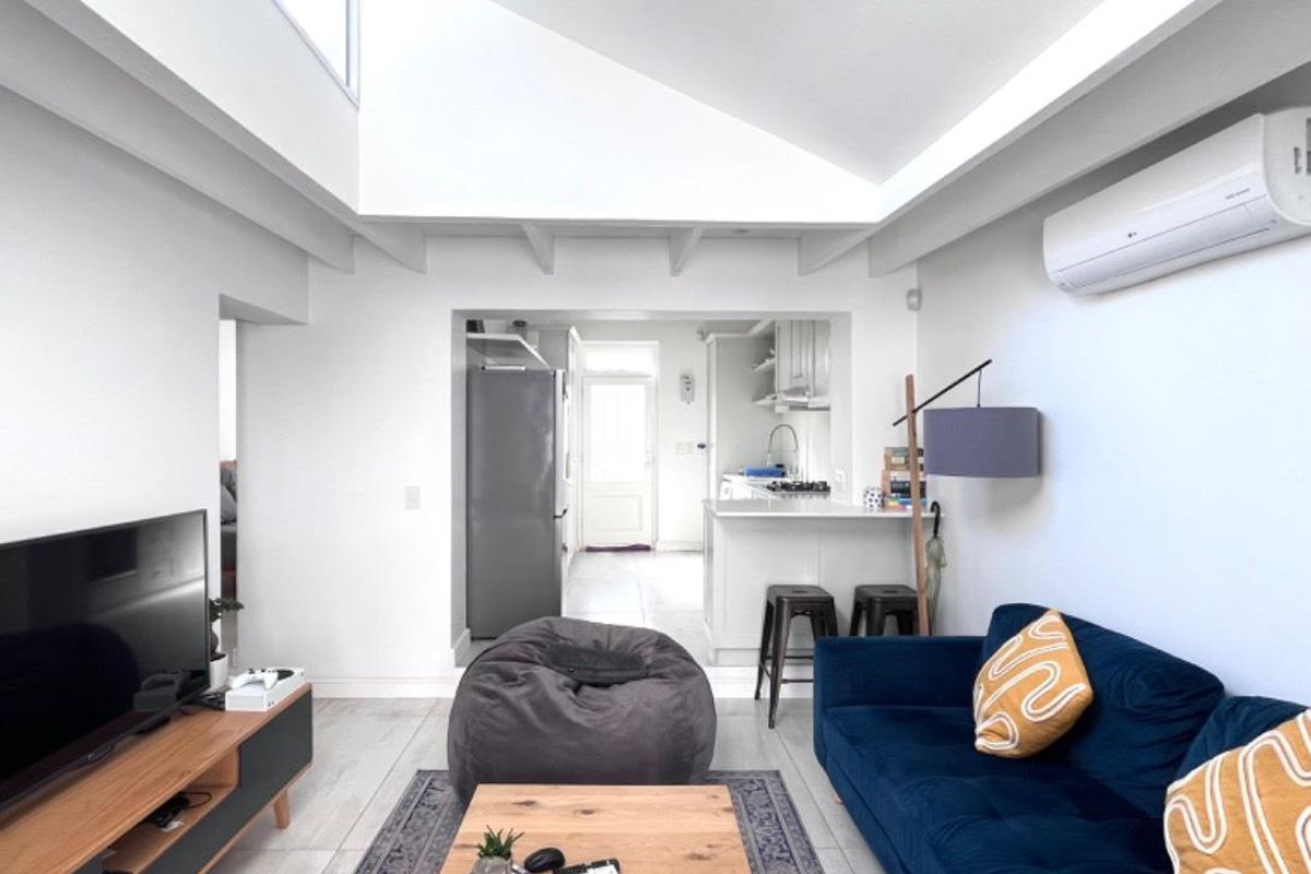 Renovated one bedroom house with garden - Photo 4