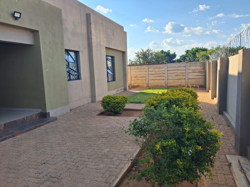 Beautiful Freestanding House For Sale - Tsumeb - Photo 7