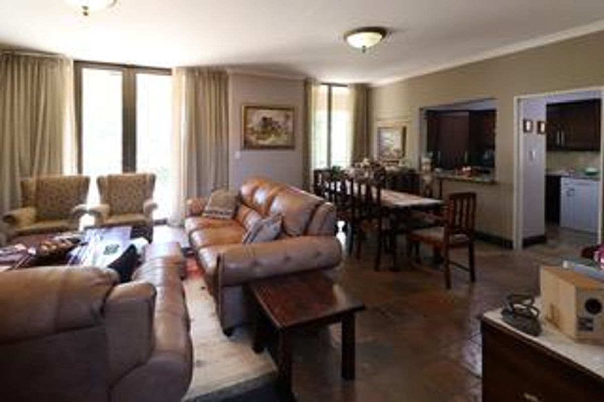 Start afresh in this much loved townhouse. - Photo 3