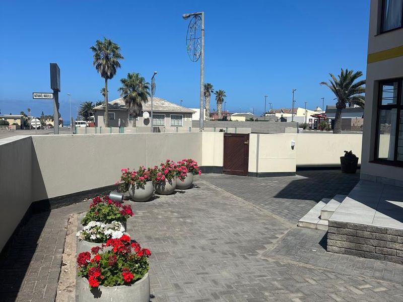 🏡 Reduced to go🏡 Buy a 4 bedroom duplex Townhouse in Swakopmund 📌 CBD!!️selling at N$ 3500 000 cost exclusive in Mainau complex. - Photo 3