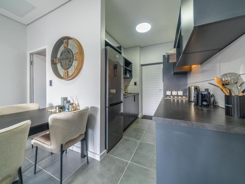 2 Bedroom Apartment - Photo 5