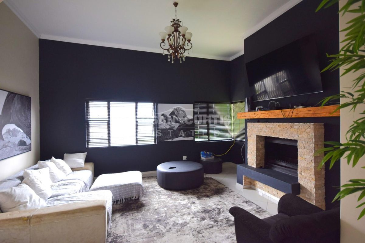 4 BEDROOM HOUSE IN EXT 15, IS FOR SALE - Photo 3