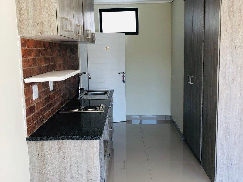 EXCLUSIVE BACHELOR PAD FOR THE BEGINNER OR STUDENT IN EXCELLENT SECURITY - Photo 10