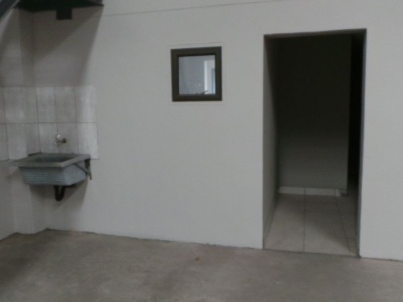 Industrial Warehouse Unit close to Weighbridge - Photo 7