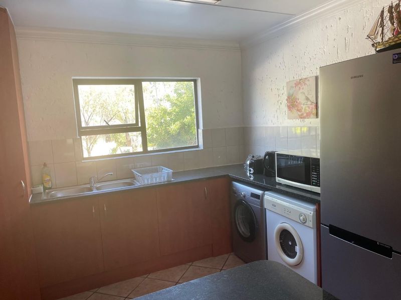 UNFURNISHED TWO BEDROOMS - Photo 2