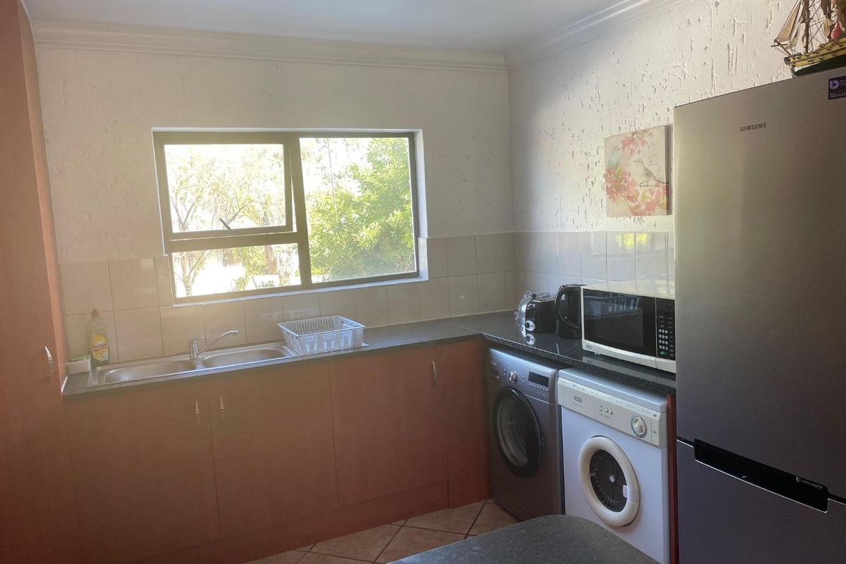 UNFURNISHED TWO BEDROOMS - Photo 2