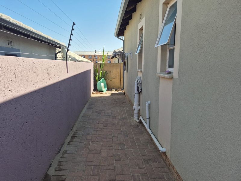 Riverside View - Family Home R 1 085 000! - Photo 7