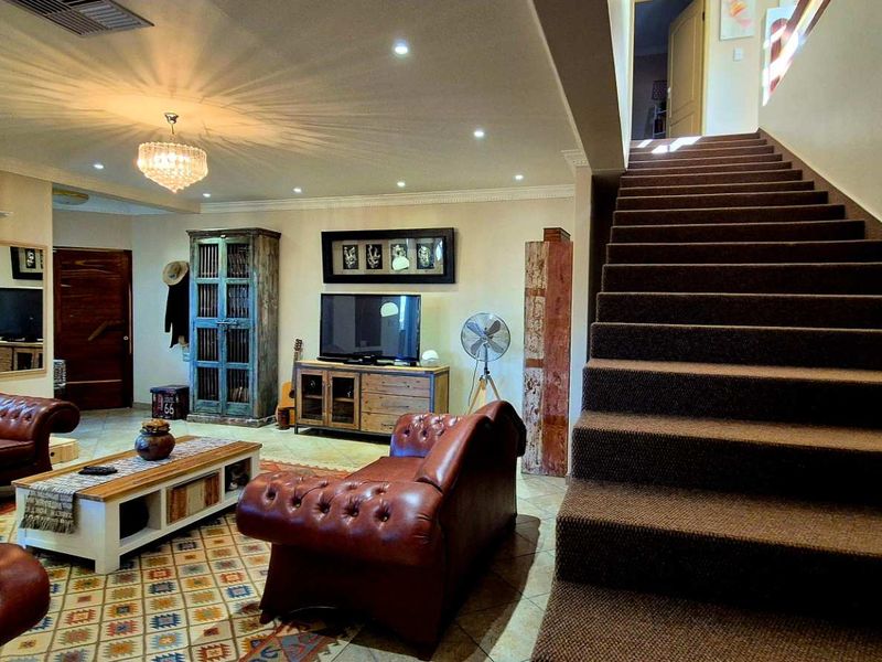 This property is perfect for a family looking for a spacious & modern home in a serene environment! - Photo 9