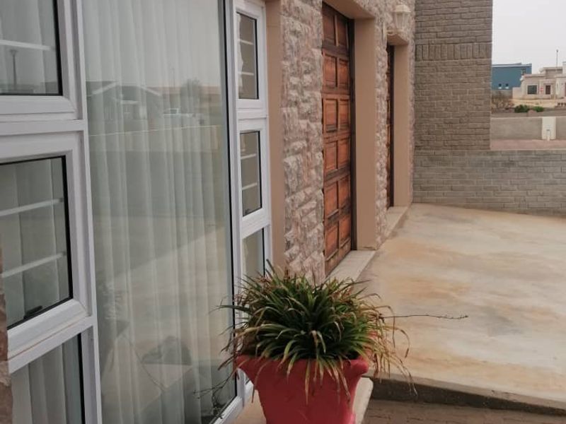 This neat and well maintaned house is for the bigger family. - Photo 4