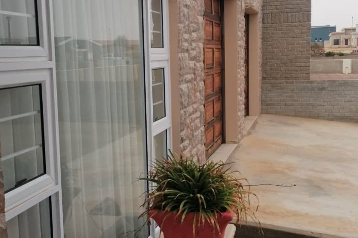 This neat and well maintaned house is for the bigger family. - Photo 4