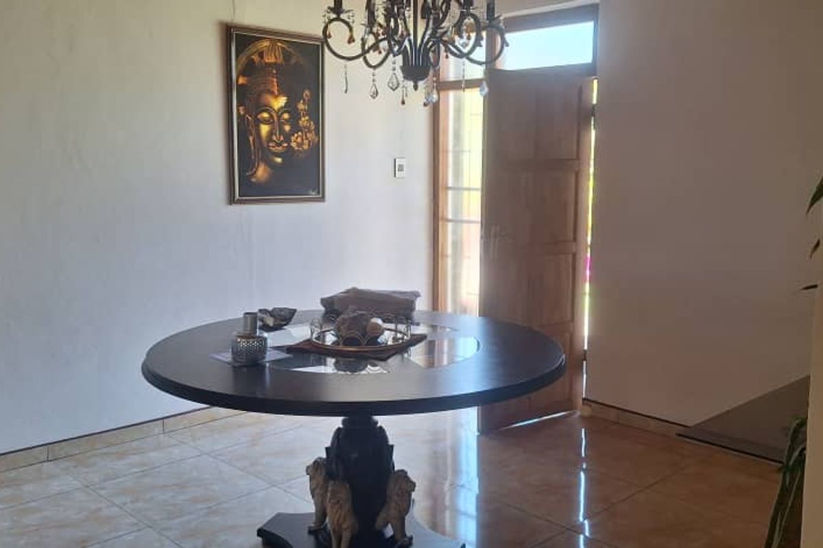 "Spacious Family Oasis in Pioneerspark – Call Today!" - Photo 4