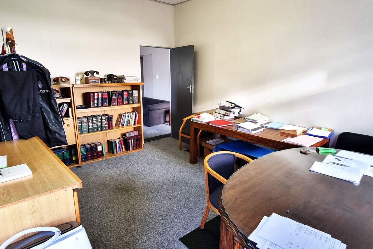 First Floor Office in Westlake Square - Photo 3