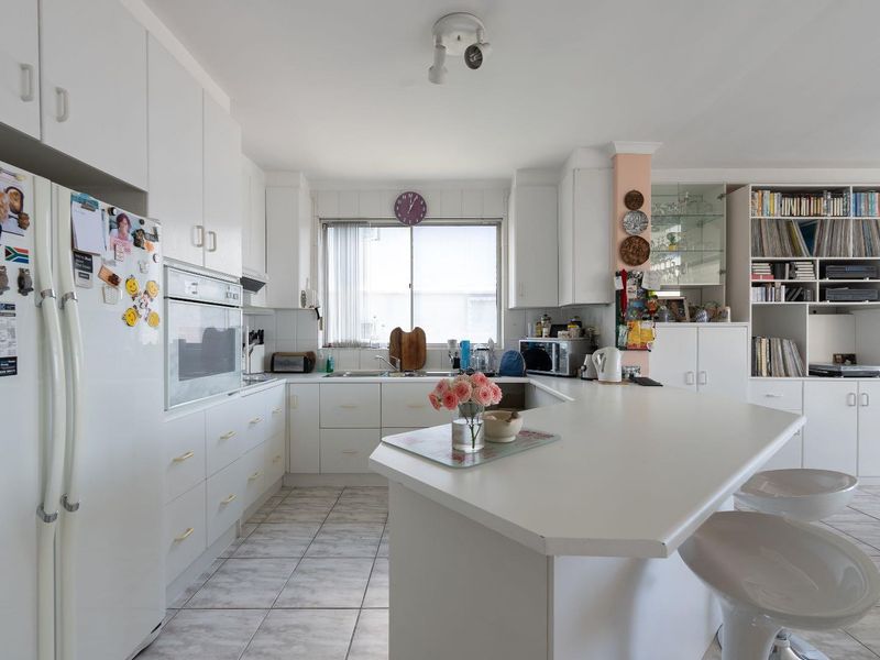 Elevated Urban Living in Sought-After Green Point - Photo 2