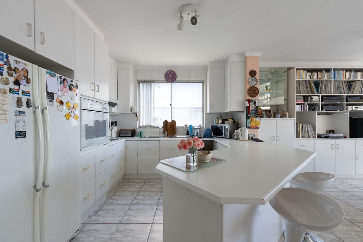 Elevated Urban Living in Sought-After Green Point - Photo 2