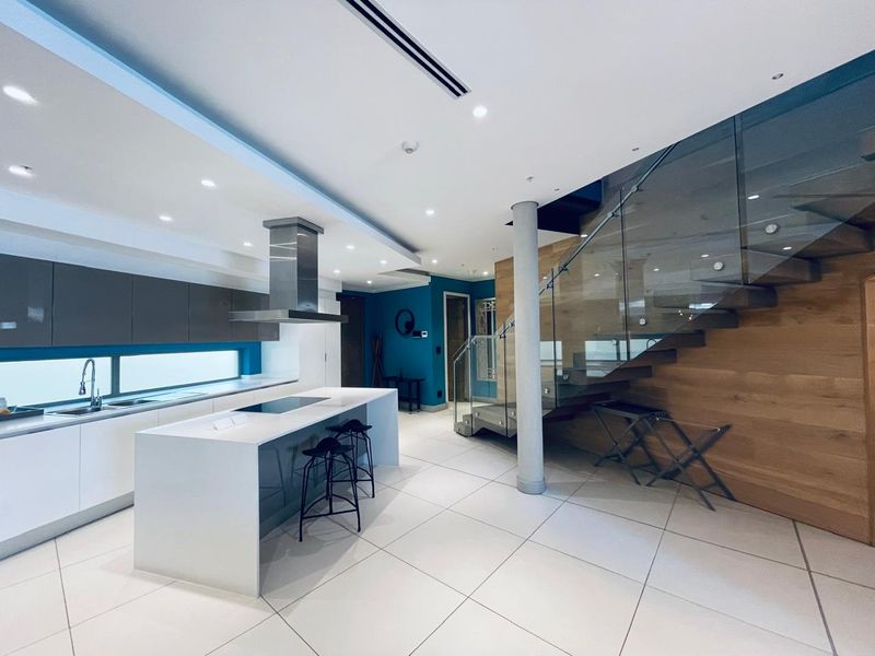 2 Bed Furnished Penthouse on Sandown - Photo 9