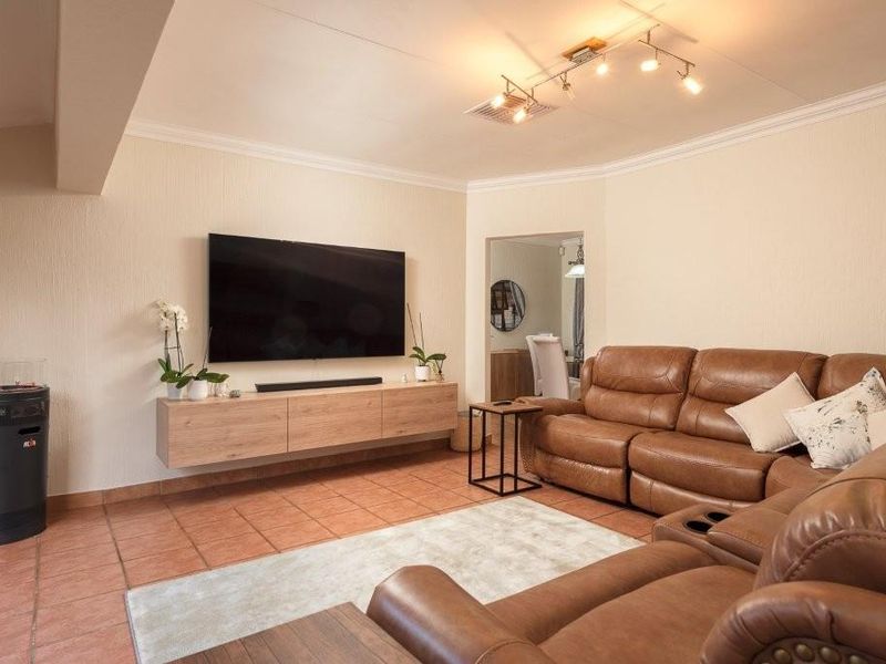 DESIGNED FOR MODERN FAMILIES, BUILT FOR LASTING MEMORIES - GLENVISTA - Photo 9