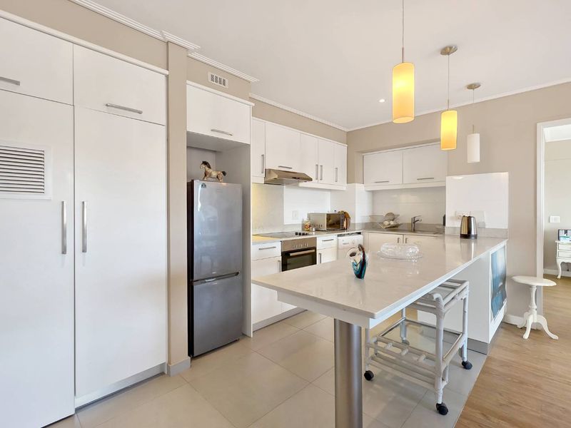 Beautiful Two Bed Apartment with Panoramic Mountain views - Photo 10