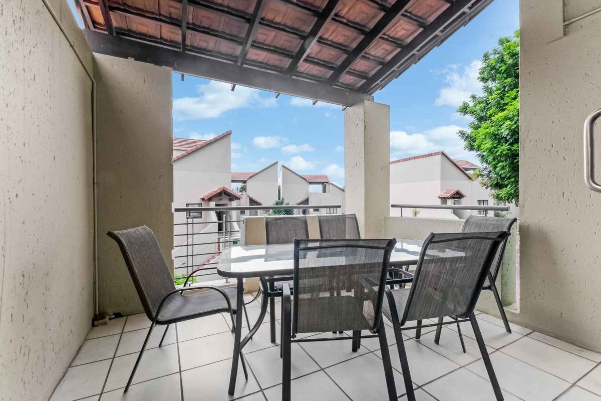 Stunning 2 Bedroom, 2 Bathroom Loft Apartment For Sale In Broadacres - Photo 5