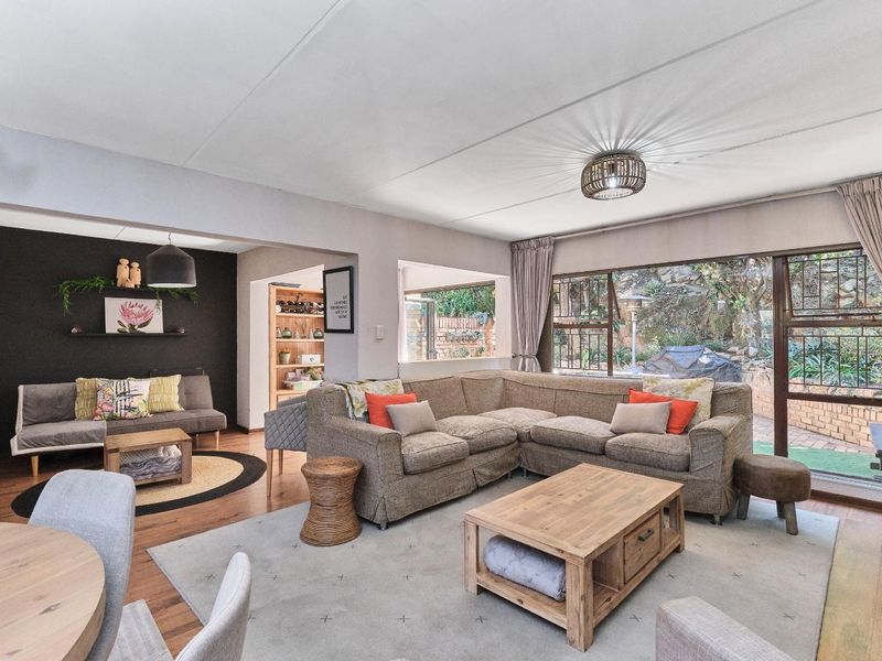 Fantastic property walking distance to the schools. - Photo 5