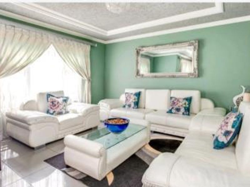 Modern Spacious Family Home with Cottage for sale - Photo 3