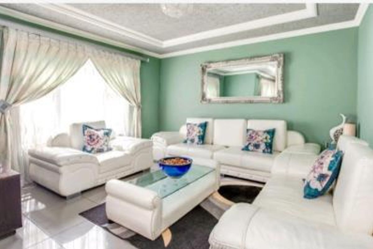 Modern Spacious Family Home with Cottage for sale - Photo 3