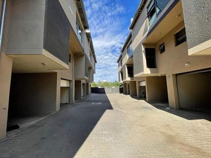 Property #2466278, Townhouse Pending Sale in Windhoek Central