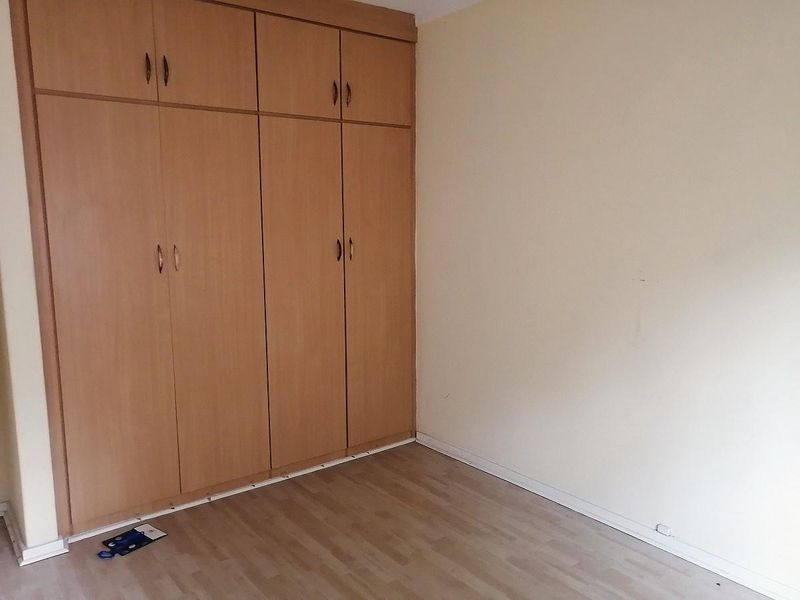 First Floor cozy apartment minutes from Sandton - Photo 5