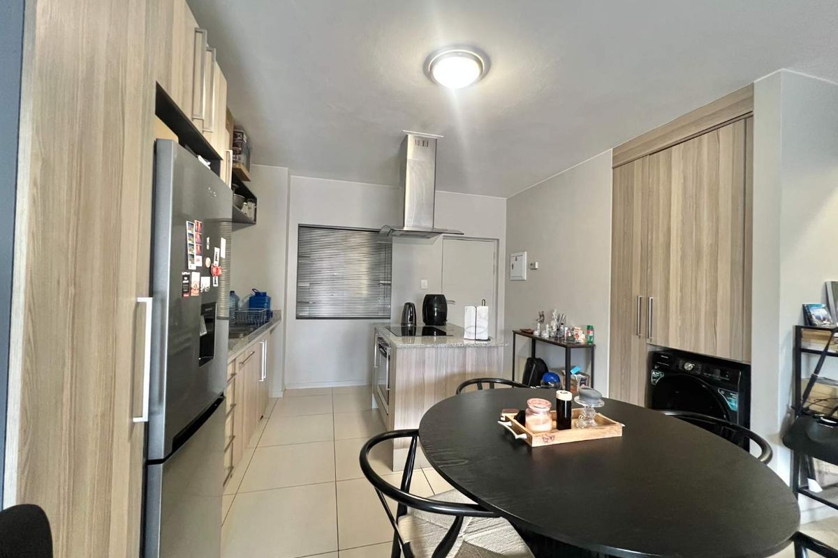 Modern 2-bedroom, 2-bathroom ground floor apartment for sale in Rivonia / Edenburg - Photo 3