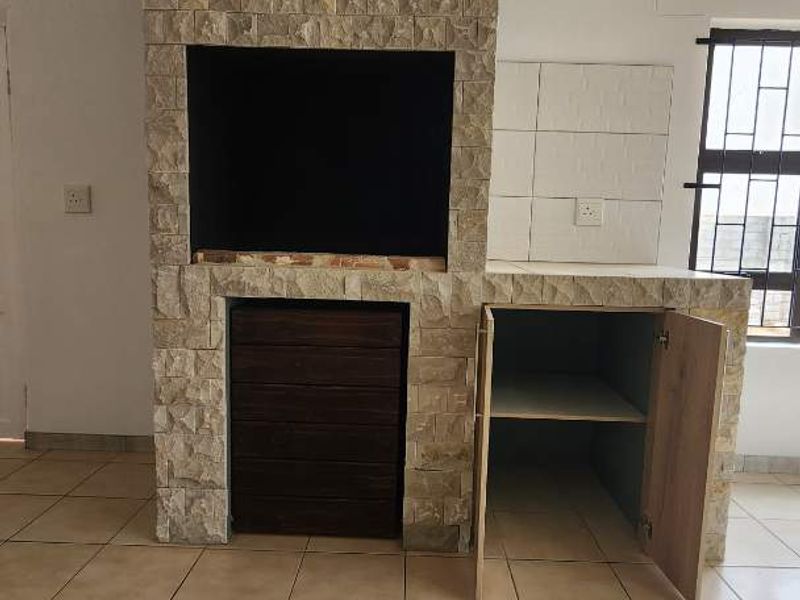 FRESHLY RENOVATED AND READY TO MOVE IN. - Photo 6