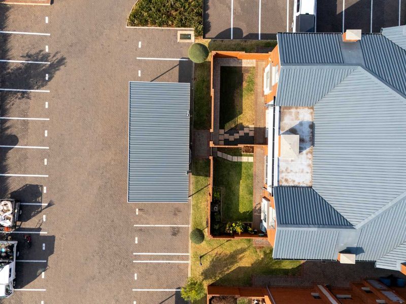 Charming Ground-Floor 3-Bedroom Unit with Private Garden in Irene - Photo 5