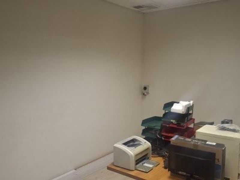 Southern Industrial Warehouse to let - Photo 7