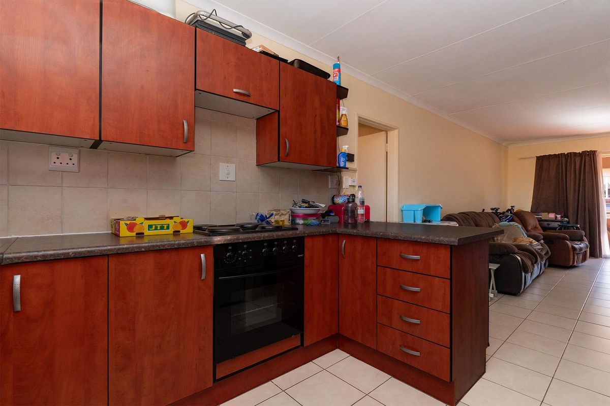 WHY PAY RENT - Photo 5