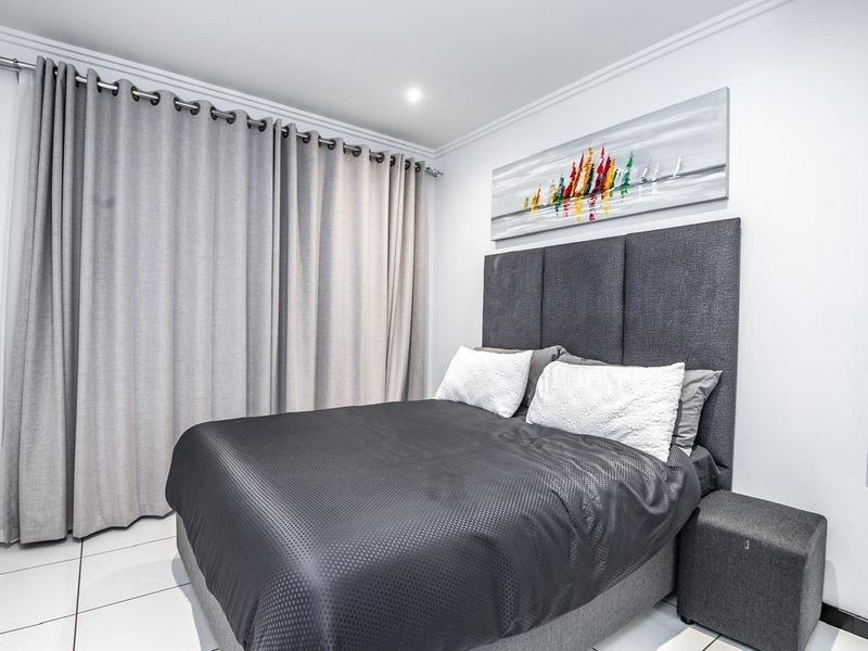 Fully Furnished 1 Bedroom For Rental in Lonehill - Photo 10