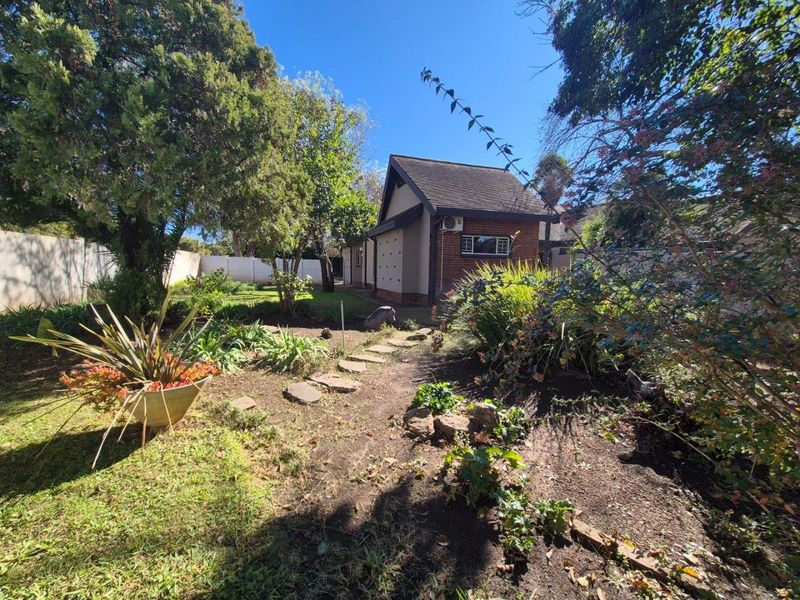 Neat at a pin, spacious family home - Photo 10