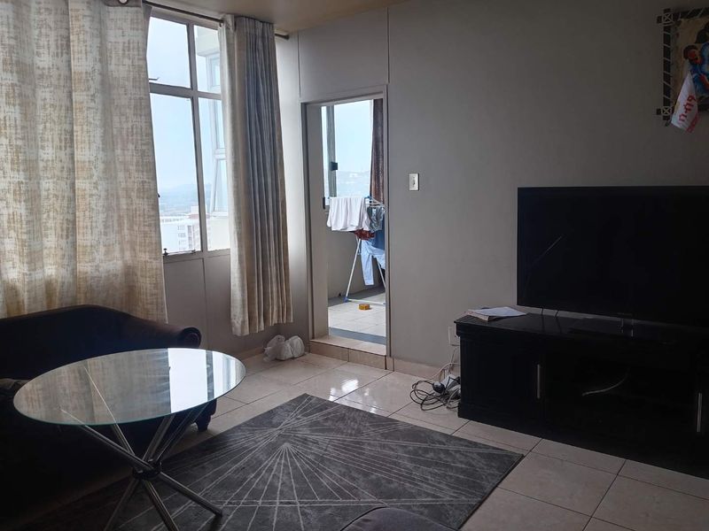 Three Bedroom, Two Bathroom Apartment For Sale - Photo 2