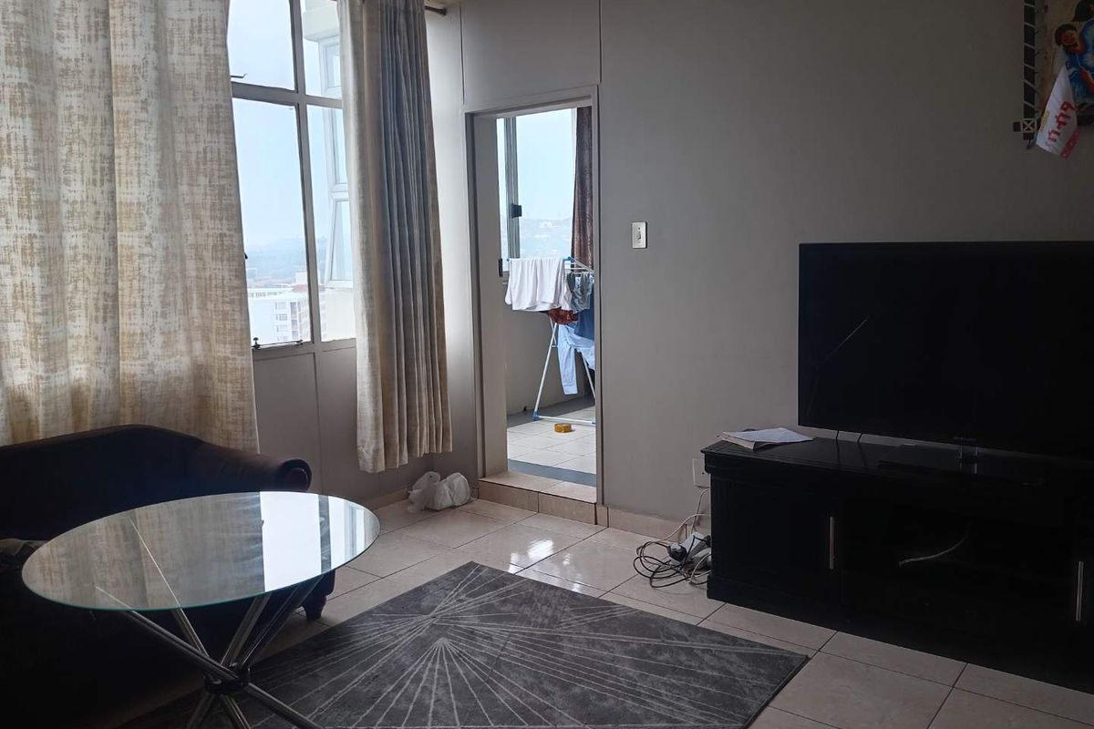 Three Bedroom, Two Bathroom Apartment For Sale - Photo 2